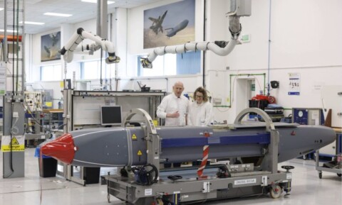 Reino Unido busca aumentar gasto de defensa en mensaje a Rusia