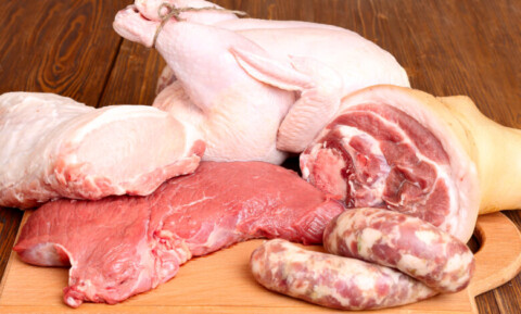 Sheinbaum aplicará sanciones a EU por dumping en pollo y cerdo