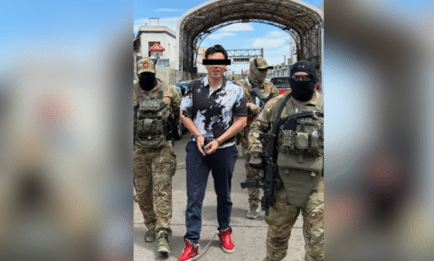 Embajador de EU comparte foto de la entrega de Chávez Jr. a México