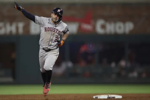 Astros aplastan a Bravos