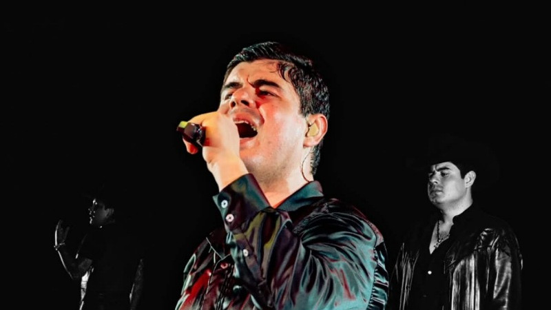 “El retoño de la música mexicana: Alfredo Olivas, leyenda del mariachi, pospone su legado artístico después de un emotivo adiós en León”