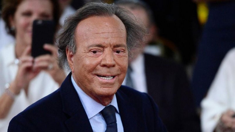 “La respuesta de Julio Iglesias: ¿Verdad o mentira detrás de las acusaciones de abusos sexuales hacia las exempleadas?”