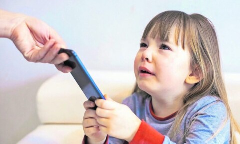 Alertan sobre uso excesivo de móviles