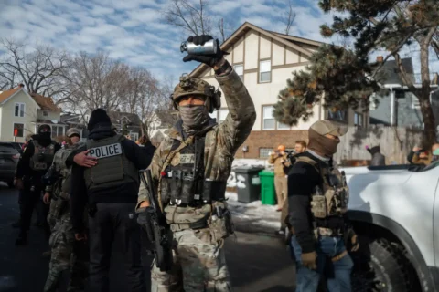 ICE compra almacén para centro de detención y desata rechazo